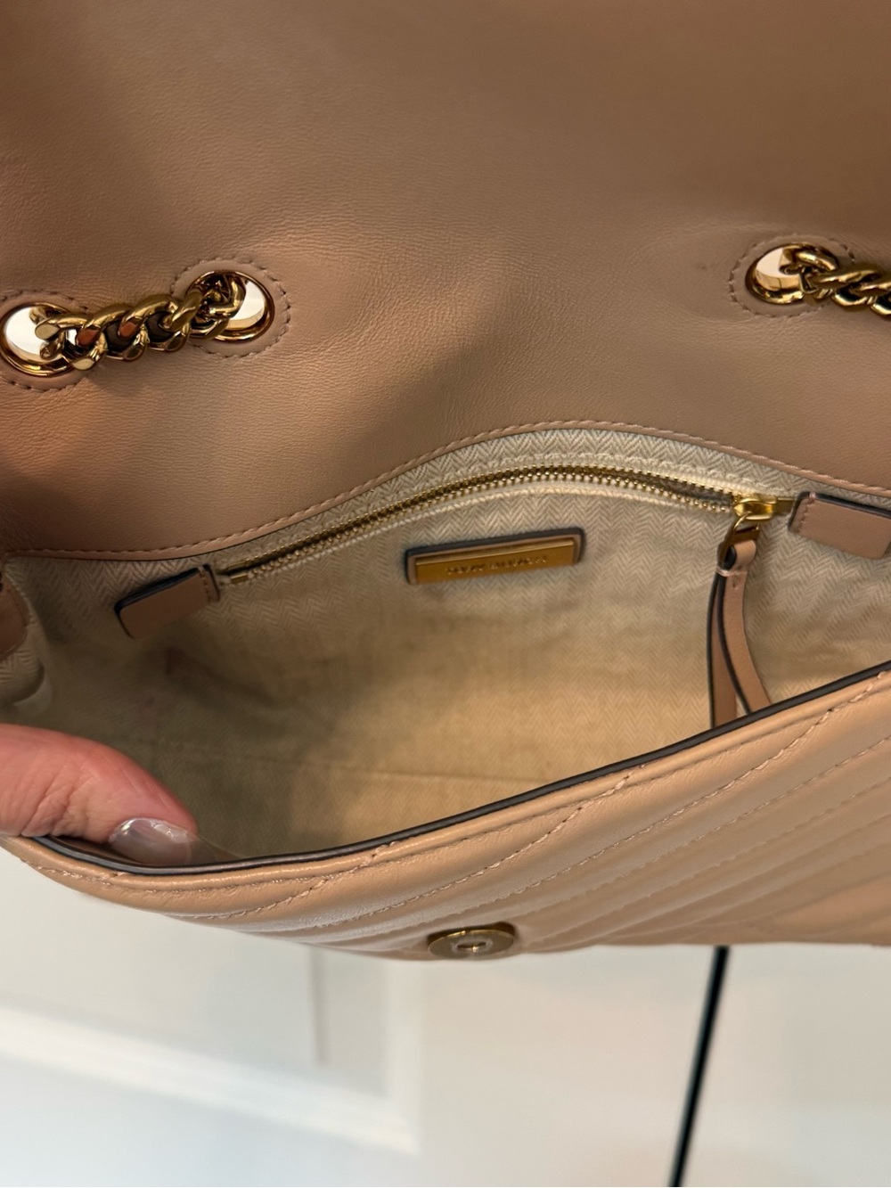 Tory Burch Kira Convertible Quilted Bag - Picture 10 of 11